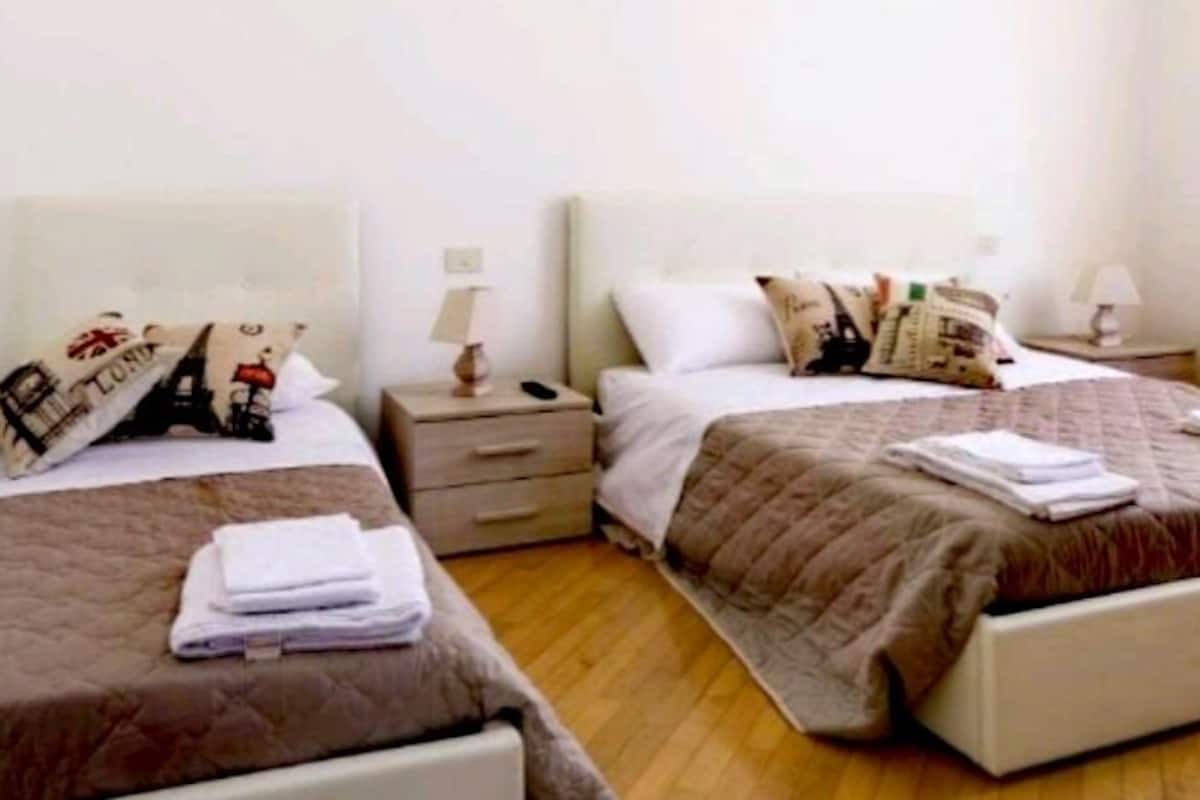 Kamar Triple | Meja kerja, kedap suara, Wi-Fi gratis, dan seprai linen
