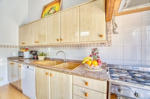 Refrigerador, microondas, horno y lavavajillas