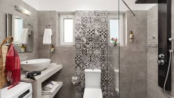 Shower, bidet, towels