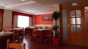 Daily cooked-to-order breakfast for a fee - Hostal Itxasoenea (Aoiz)