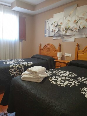 Quarto casal | Wi-Fi de cortesia, roupa de cama