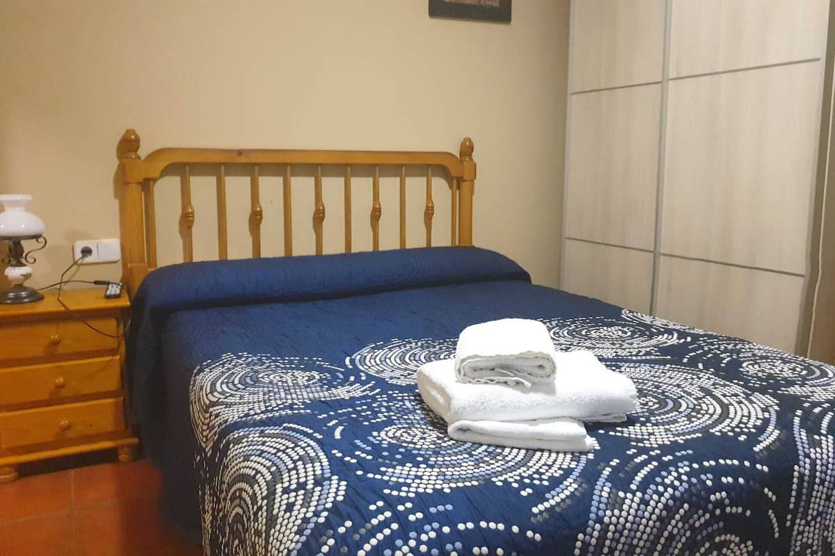 Quarto solteiro | Wi-Fi de cortesia, roupa de cama