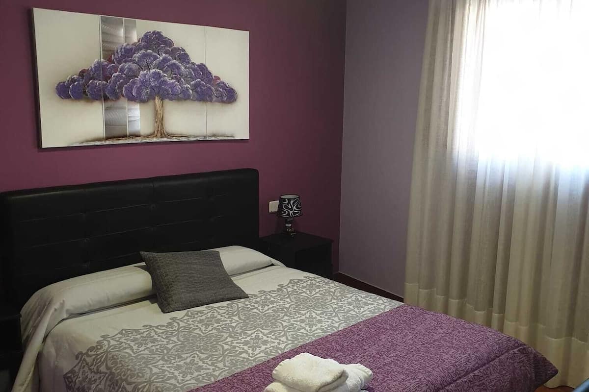 Quarto casal | Wi-Fi de cortesia, roupa de cama
