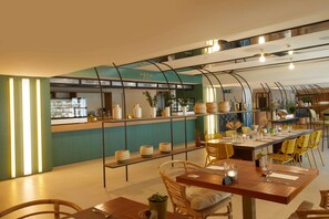 4 restaurants, breakfast, lunch, dinner served; international cuisine - Alua Calvia Mallorca Hotel (Calvia)