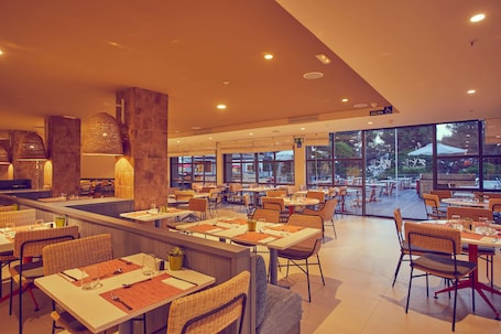 5 间餐厅,供应早餐、午餐和晚餐,国际美食