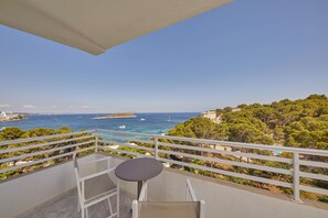 In-room safe, desk, laptop workspace, free WiFi - Alua Calvia Mallorca Hotel (Calvia)