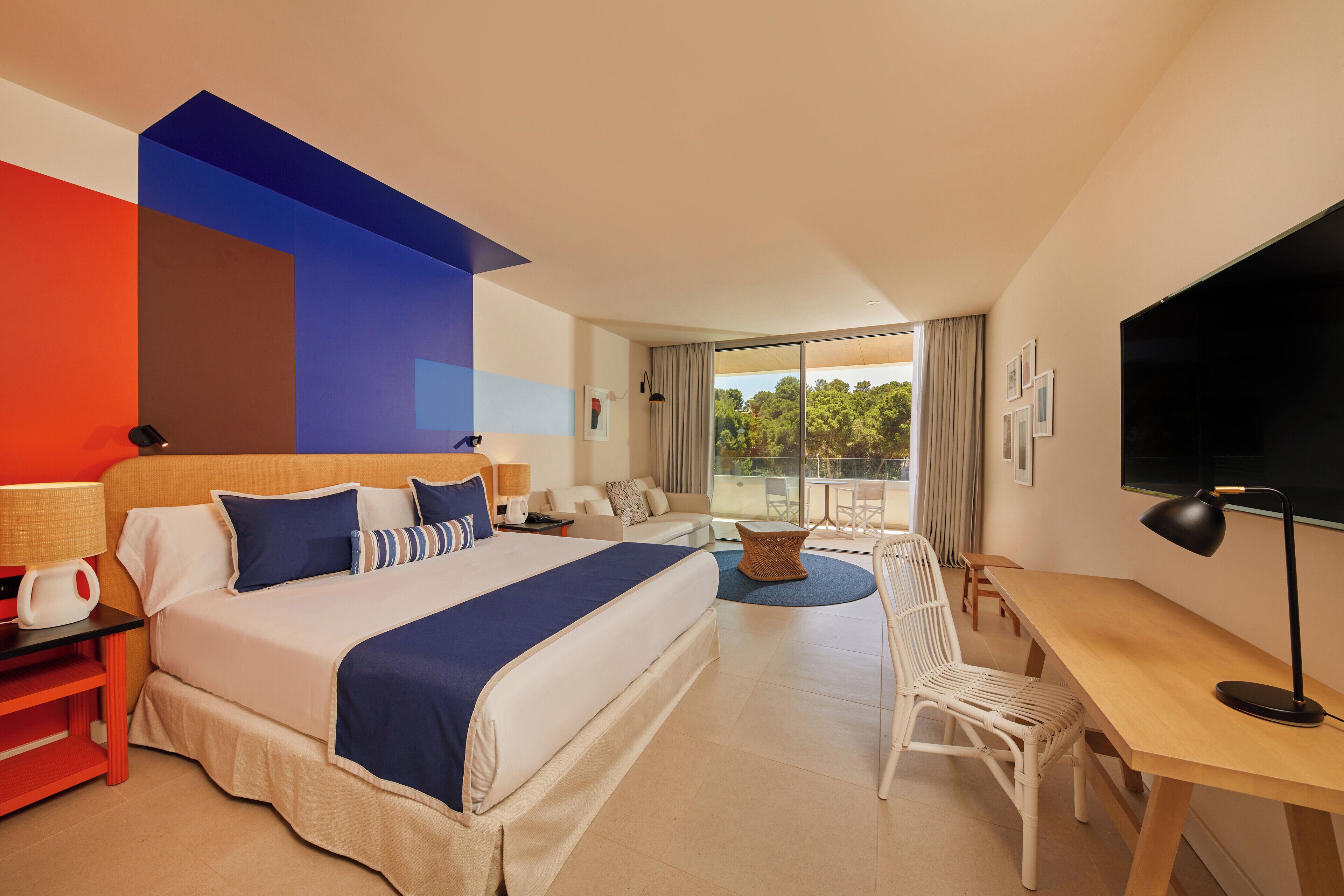 Caja fuerte, escritorio, espacio para trabajar con un portátil