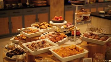 Petit déjeuner buffet servi tous les jours en supplément