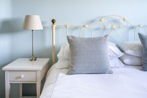 1 bedroom, iron/ironing board, Internet, bed sheets - Fridays Barn (2), Salthouse, Norfolk (Salthouse)