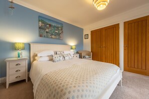 4 bedrooms, iron/ironing board, Internet, bed sheets - Hideaway House, Wells-next-the-Sea, Norfolk (Wells-next-the-Sea)