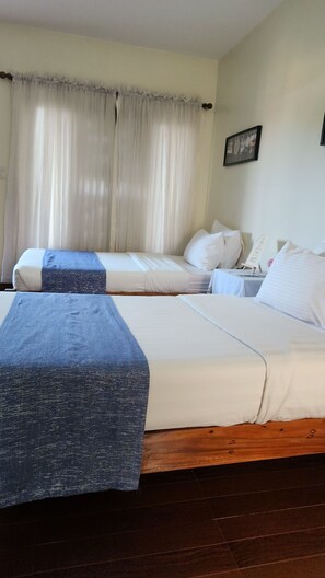 Kamar Standar, 2 Tempat Tidur Twin (Manong) | Seprai premium, meja kerja, Wi-Fi gratis, dan seprai linen