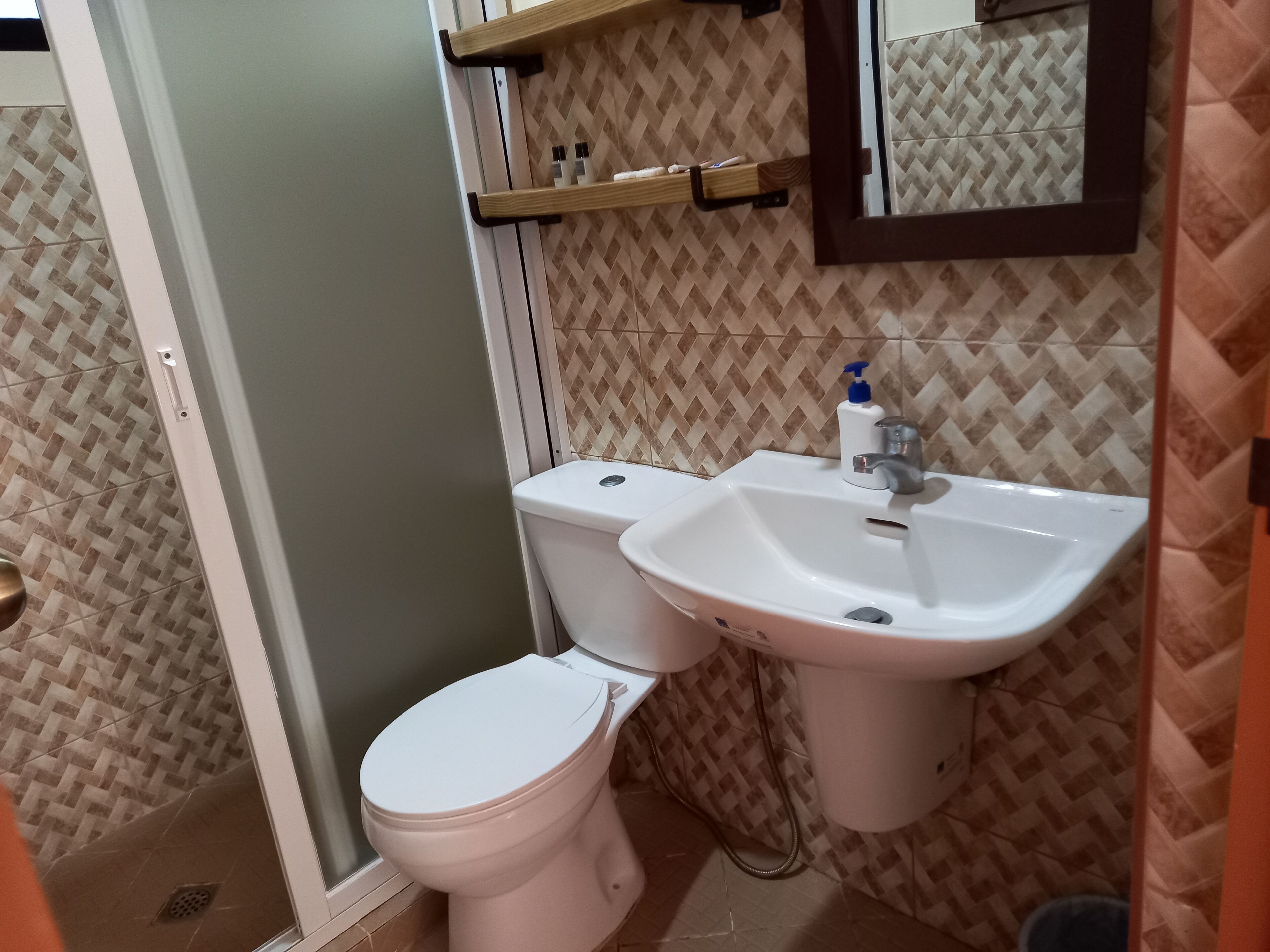 superior room | bathroom | shower, free toiletries, hair dryer, bidet