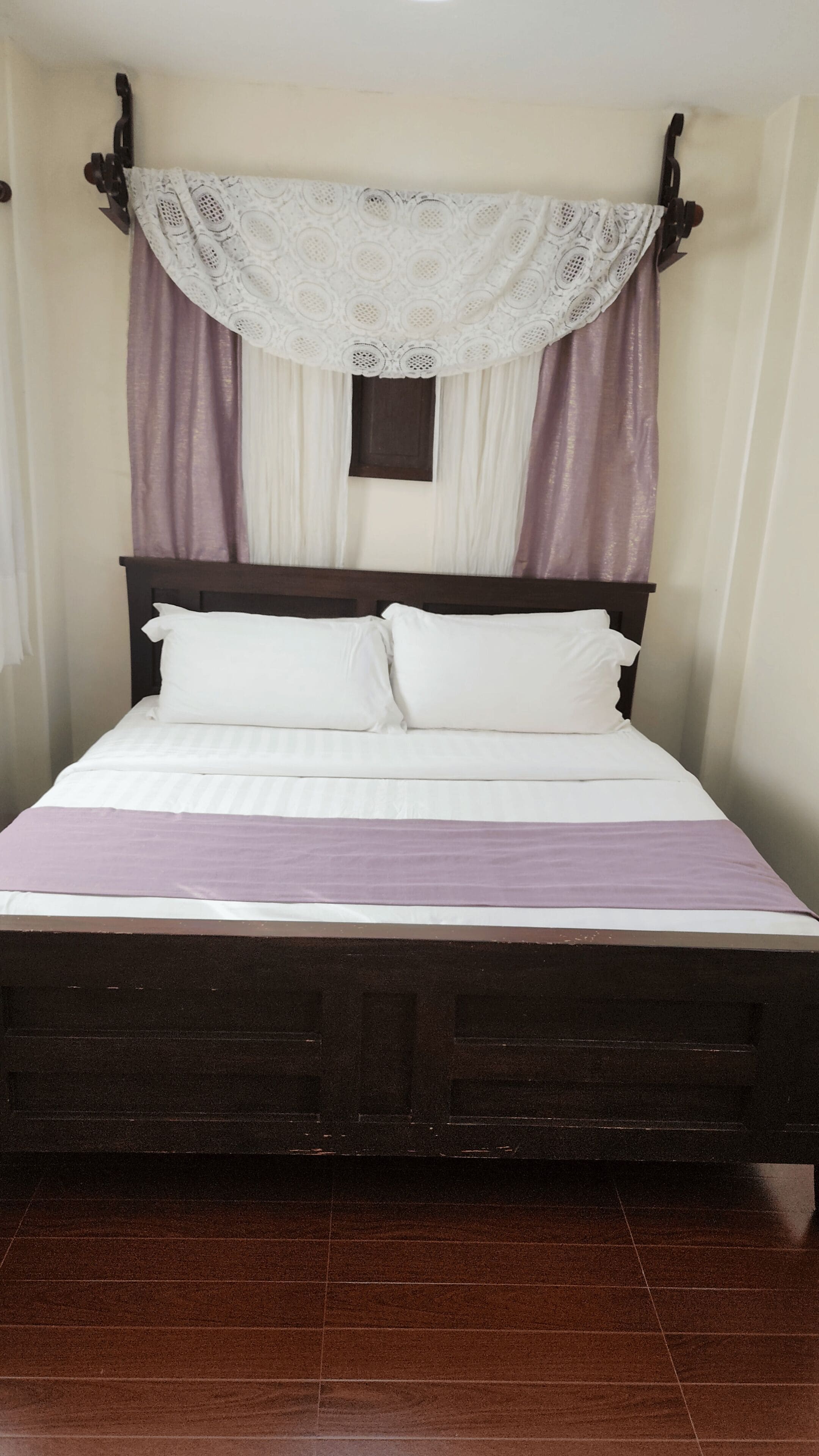 Suite room | Premium bedding, desk, free WiFi, bed sheets