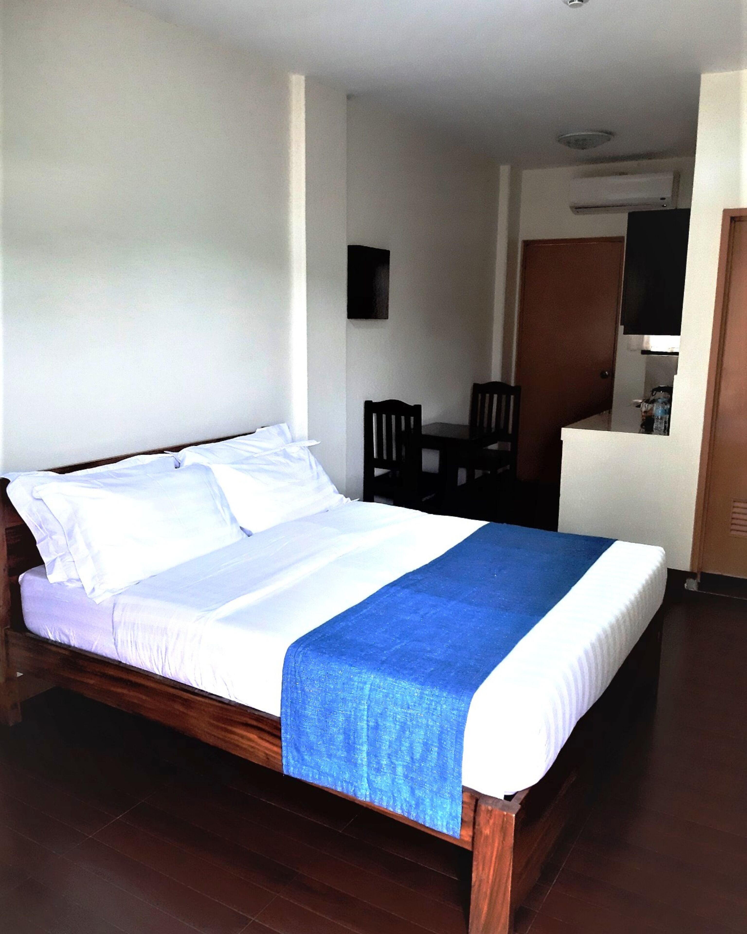 Rom – superior, 1 queensize-seng (Apong) | Sengetøy av topp kvalitet, skrivebord, wi-fi (inkludert) og sengetøy