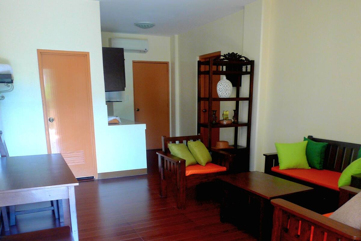 suite room | in-room dining