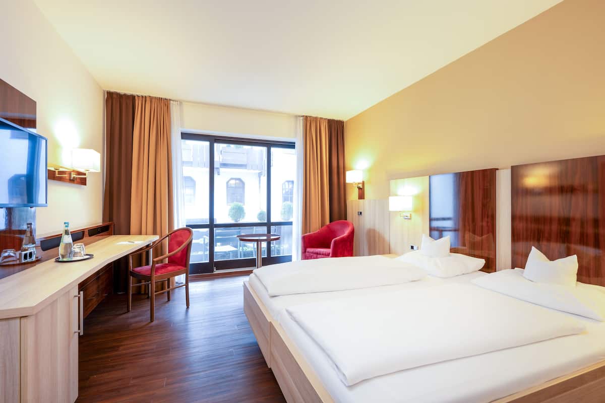 hypo-allergenic bedding, in-room safe, desk, laptop workspace