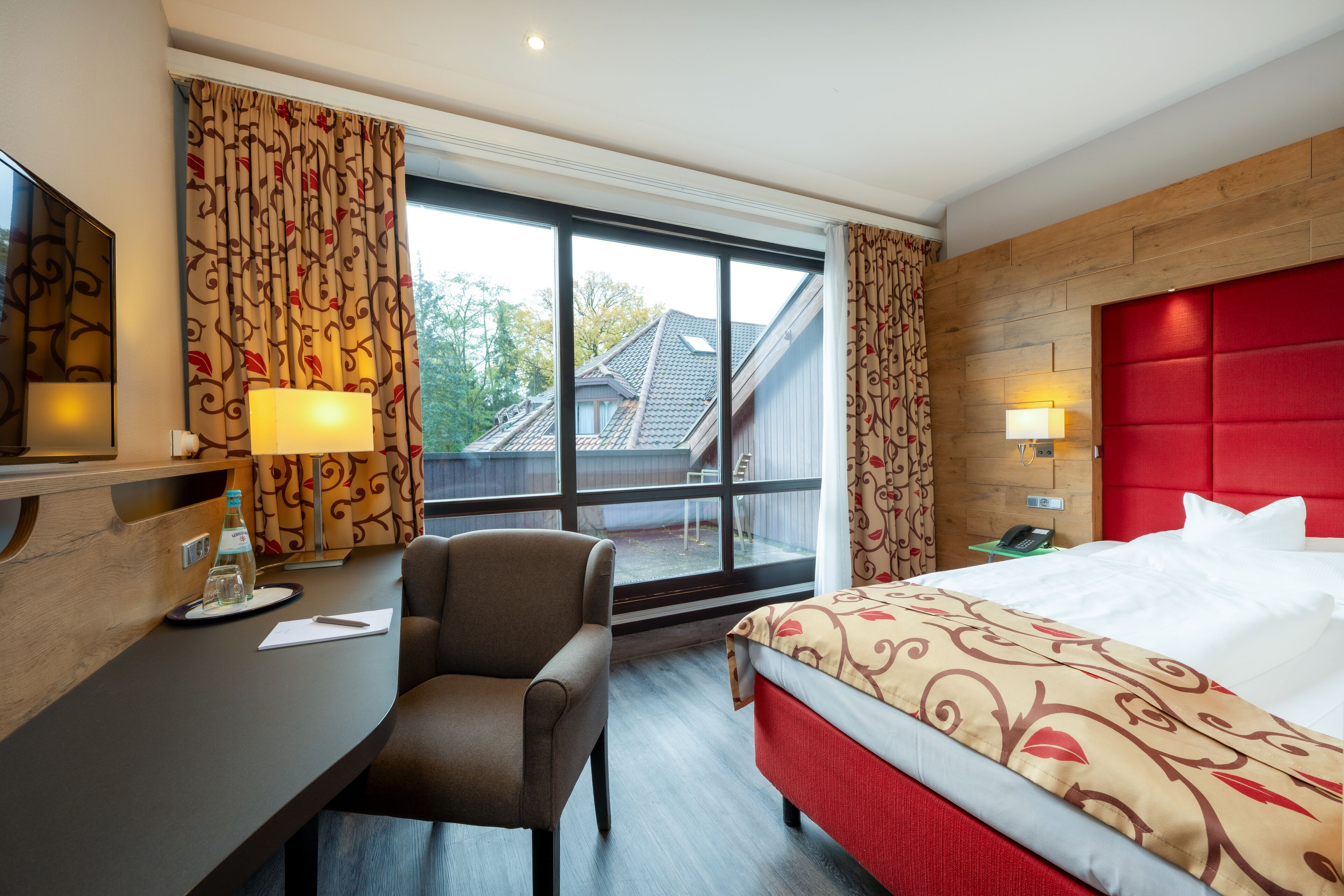 superior single room | hypo-allergenic bedding, in-room safe, desk, laptop workspace