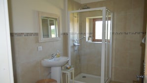 Shower, free toiletries, hair dryer, towels - La Greze (Saint-Marcel-Campes)