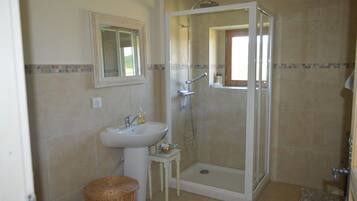 Shower, free toiletries, hair dryer, towels