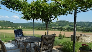 Outdoor dining - La Greze (Saint-Marcel-Campes)