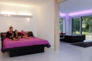 ميني بار وطراز فريد لكل وحدة وتجهيزات عازلة للصوت وواي فاي مجانًا