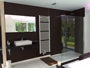 Suite, Terrace | Bathroom sink