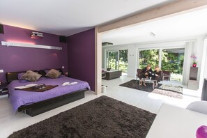 ميني بار وطراز فريد لكل وحدة وتجهيزات عازلة للصوت وواي فاي مجانًا