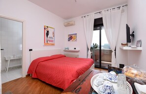 Studio | Down comforters, desk, cribs/infant beds, free WiFi - Casa Tridente (Bari)