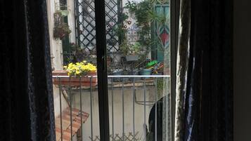 Quarto triplo romântico, sacada (Simona) | Detalhe da fachada