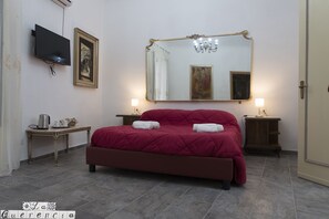 Classic Double Room, Balcony (Antonio) | Frette Italian sheets, premium bedding, down comforters, minibar - La Querencia (Palermo)