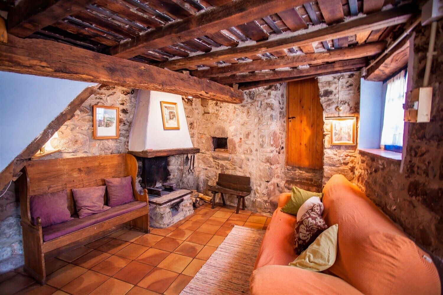 Fernseher, Kamin, Tischtennisplatte