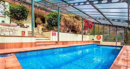 Vanha kunnostettu tehdas, jossa 2 makuuhuonetta ja lämmitetty uima-allas