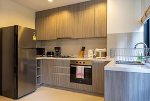Fridge, microwave, stovetop, coffee/tea maker