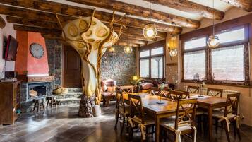 Desayuno continental (EUR 8 por persona)
