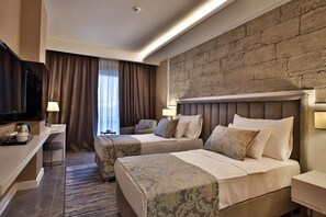 Standard Twin Room | Premium bedding, minibar, in-room safe, desk