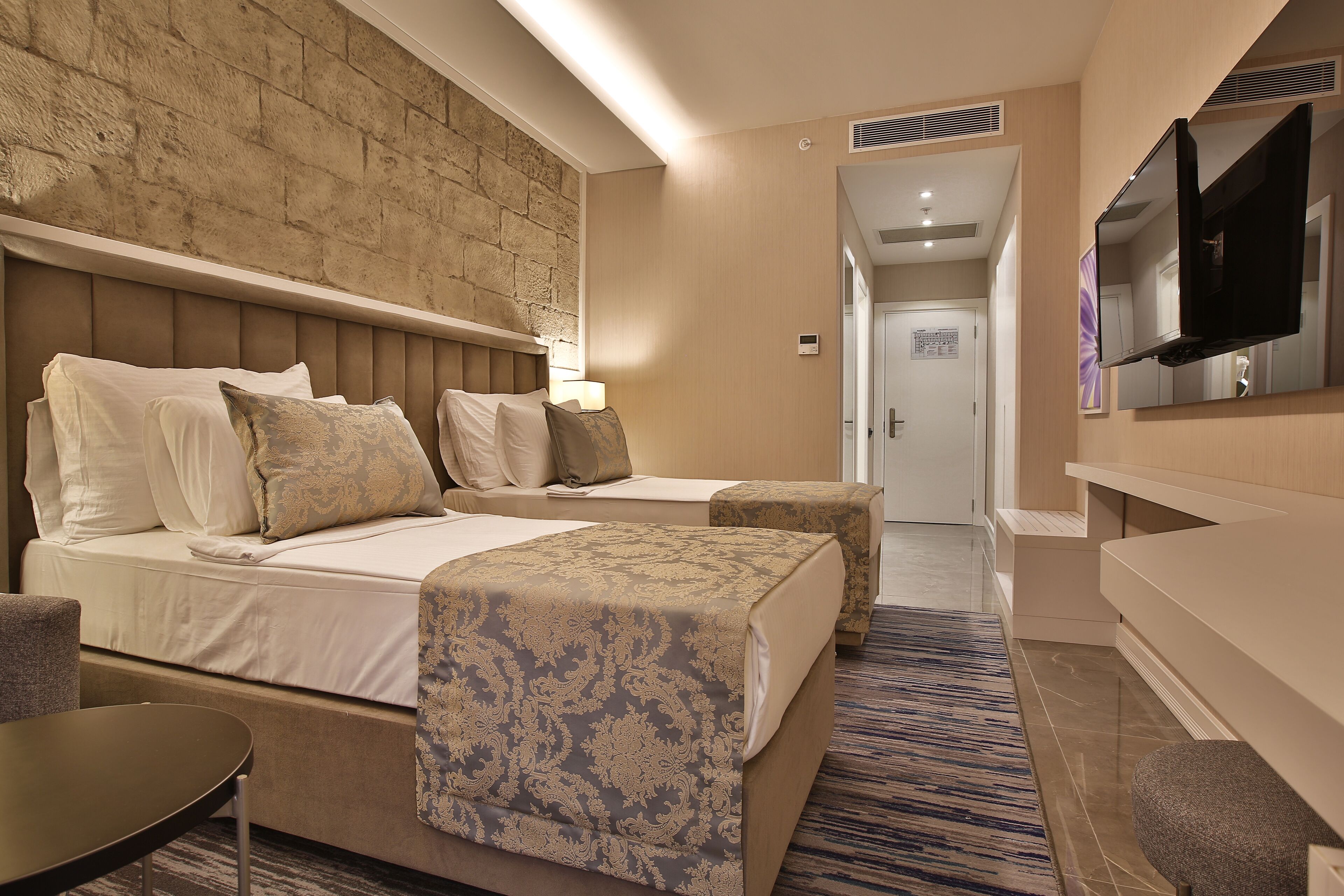 standard twin room | 1 bedroom, premium bedding, minibar, in-room safe