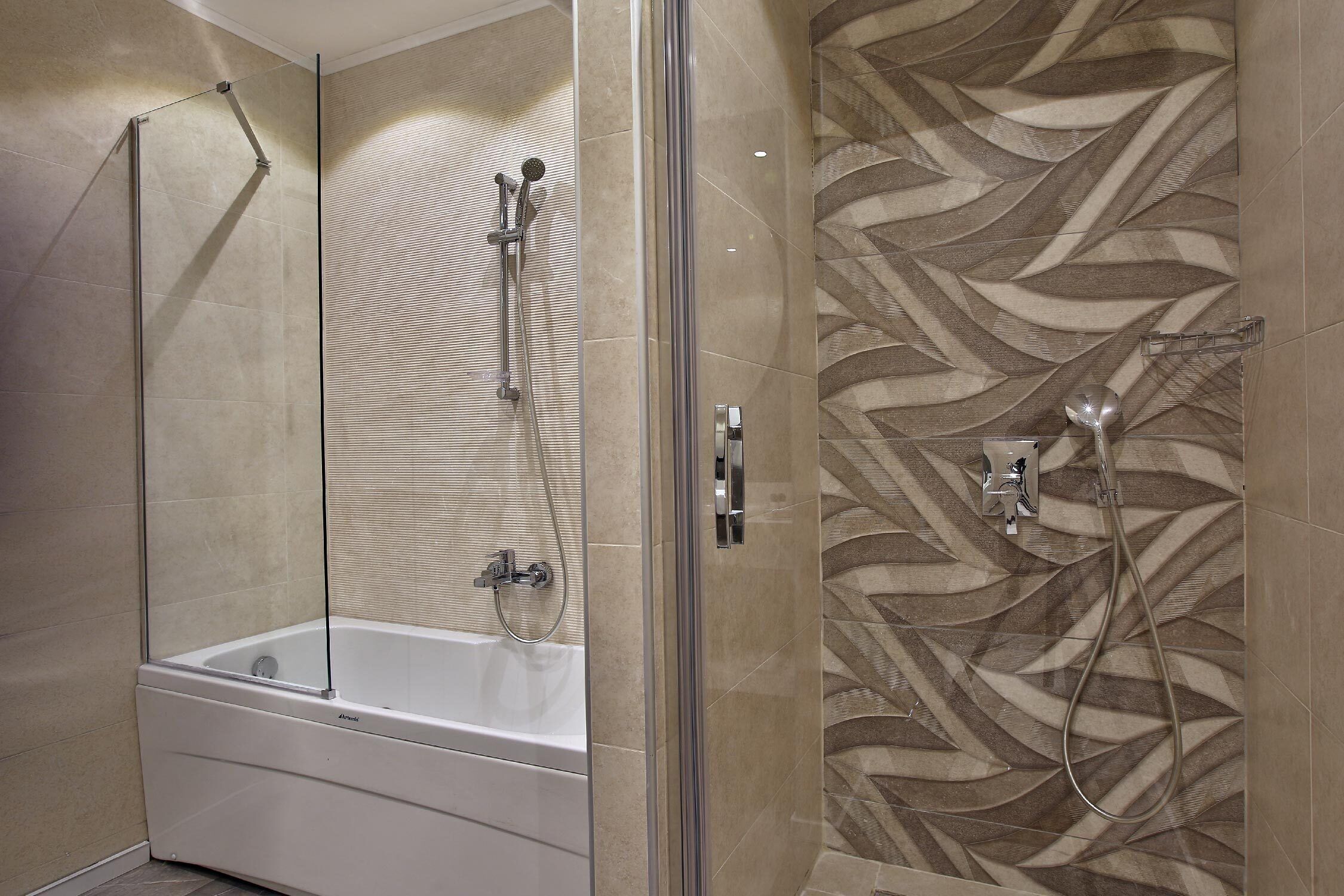 suite | deep-soaking bathtub