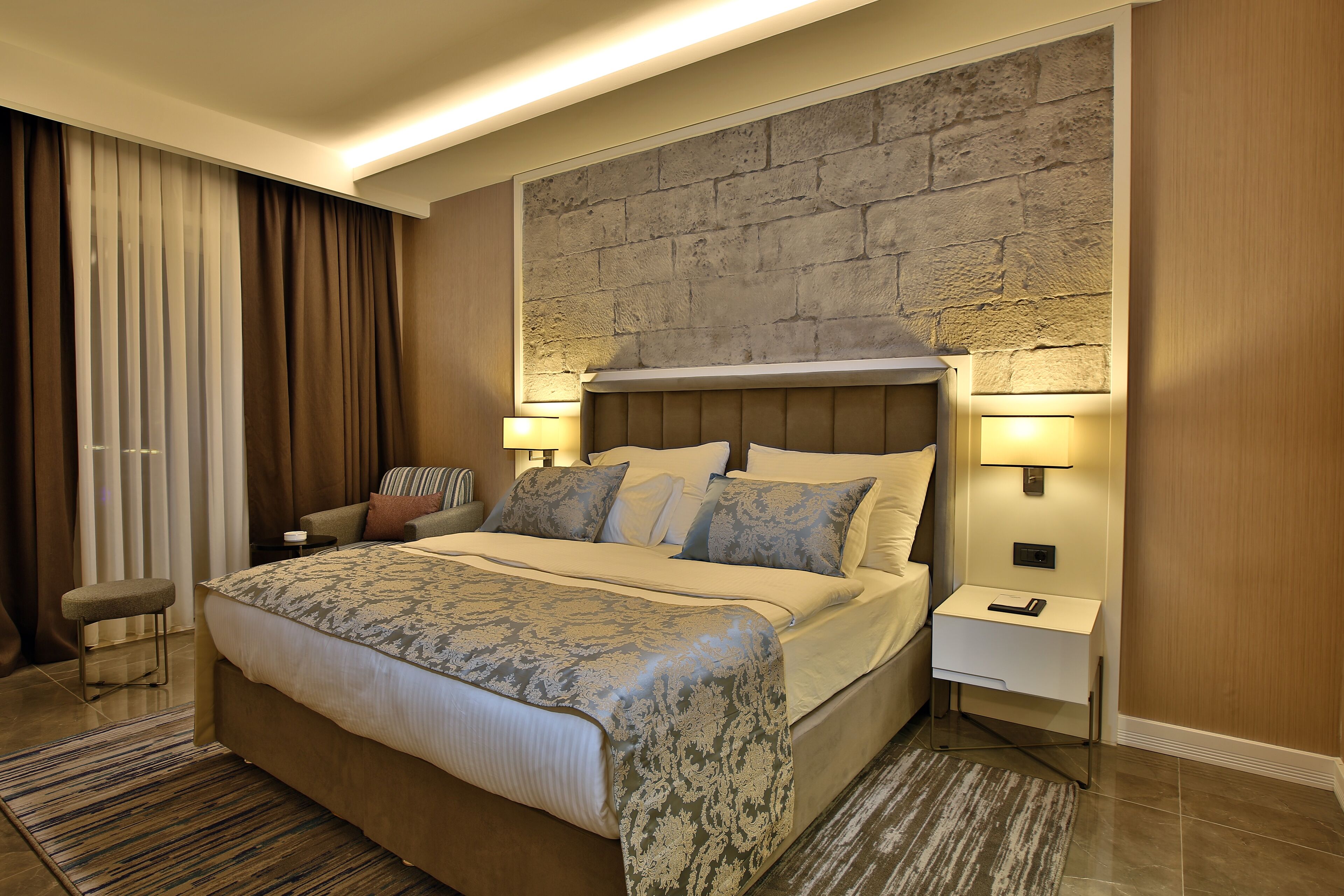standard double room | 1 bedroom, premium bedding, minibar, in-room safe