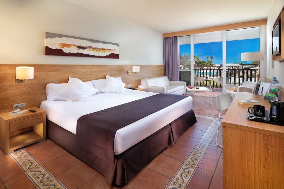 2 bedrooms, minibar, in-room safe, desk