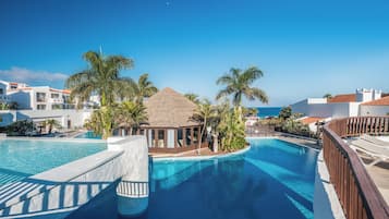 5 piscinas externas, guarda-sóis, espreguiçadeiras