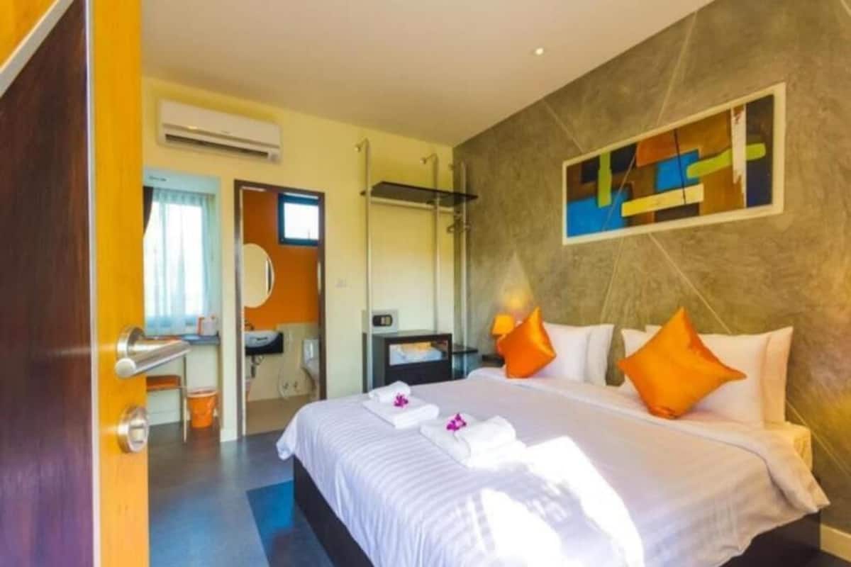 Standard Double Room | In-room safe, desk, free WiFi, bed sheets