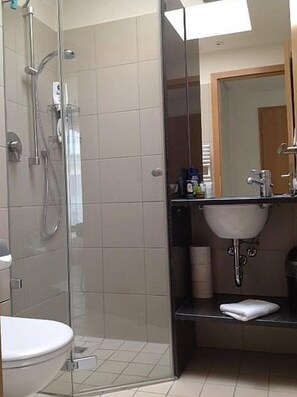 Shower, hair dryer, towels - Boarding-Potsdam (Potsdam)