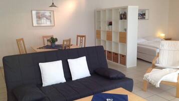 Schreibtisch, schallisolierte Zimmer, Babybetten, Zustellbetten