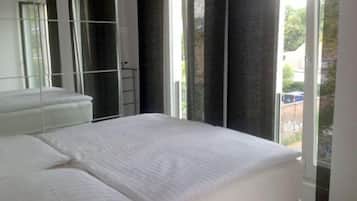 Schreibtisch, schallisolierte Zimmer, Babybetten, Zustellbetten