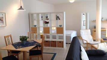 Schreibtisch, schallisolierte Zimmer, Babybetten, Zustellbetten