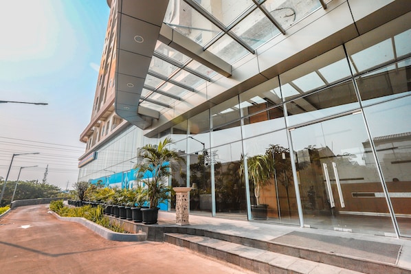 Property entrance - Collection O 16 Vittoria Residence (Jakarta)