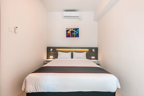 Room - Collection O 16 Vittoria Residence (Jakarta)