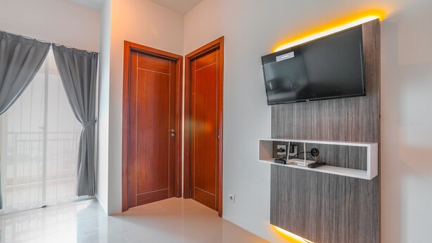 Deluxe Double Room | Room amenity - Collection O 16 Vittoria Residence (Jakarta)