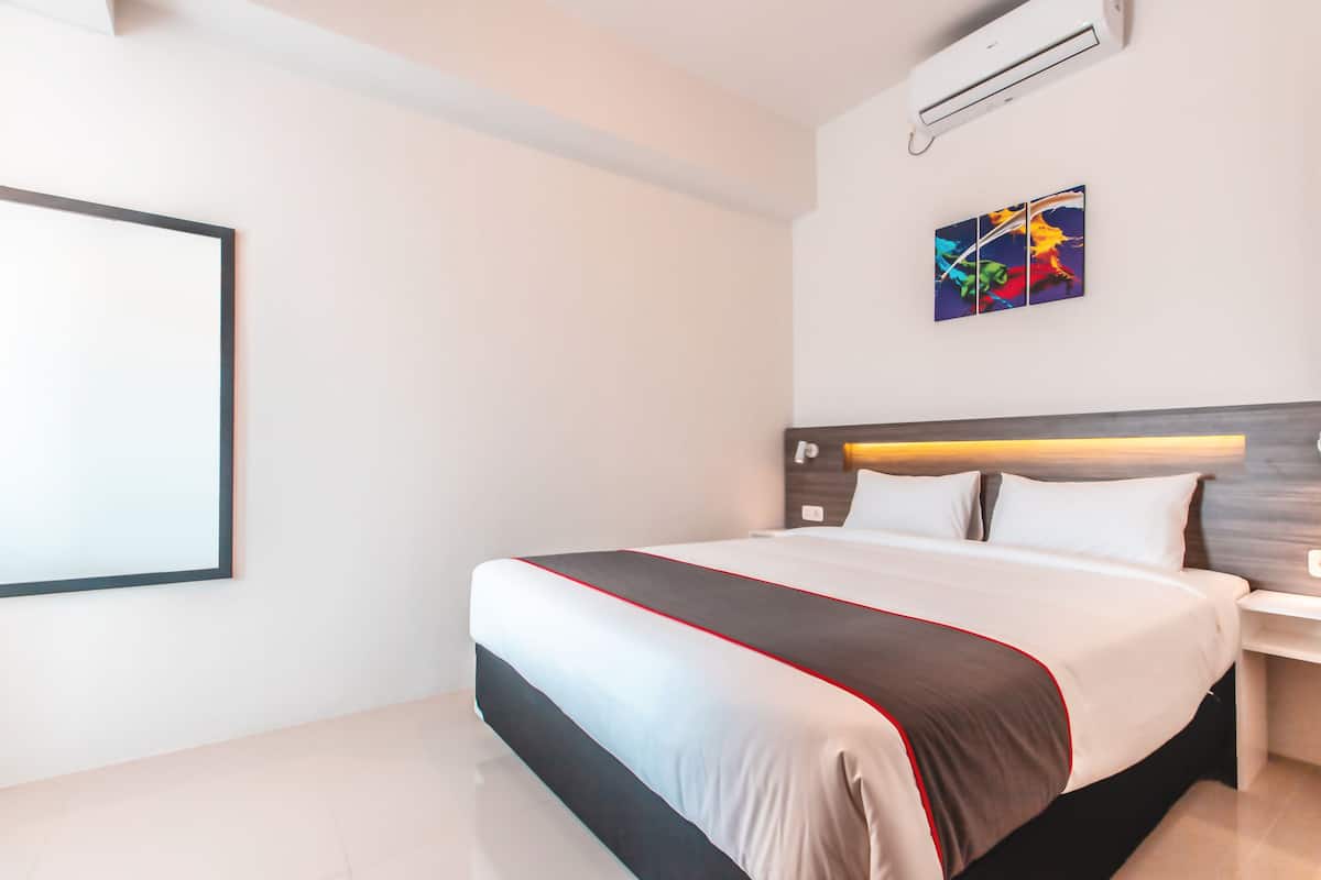 Escritorio, wifi gratis y ropa de cama