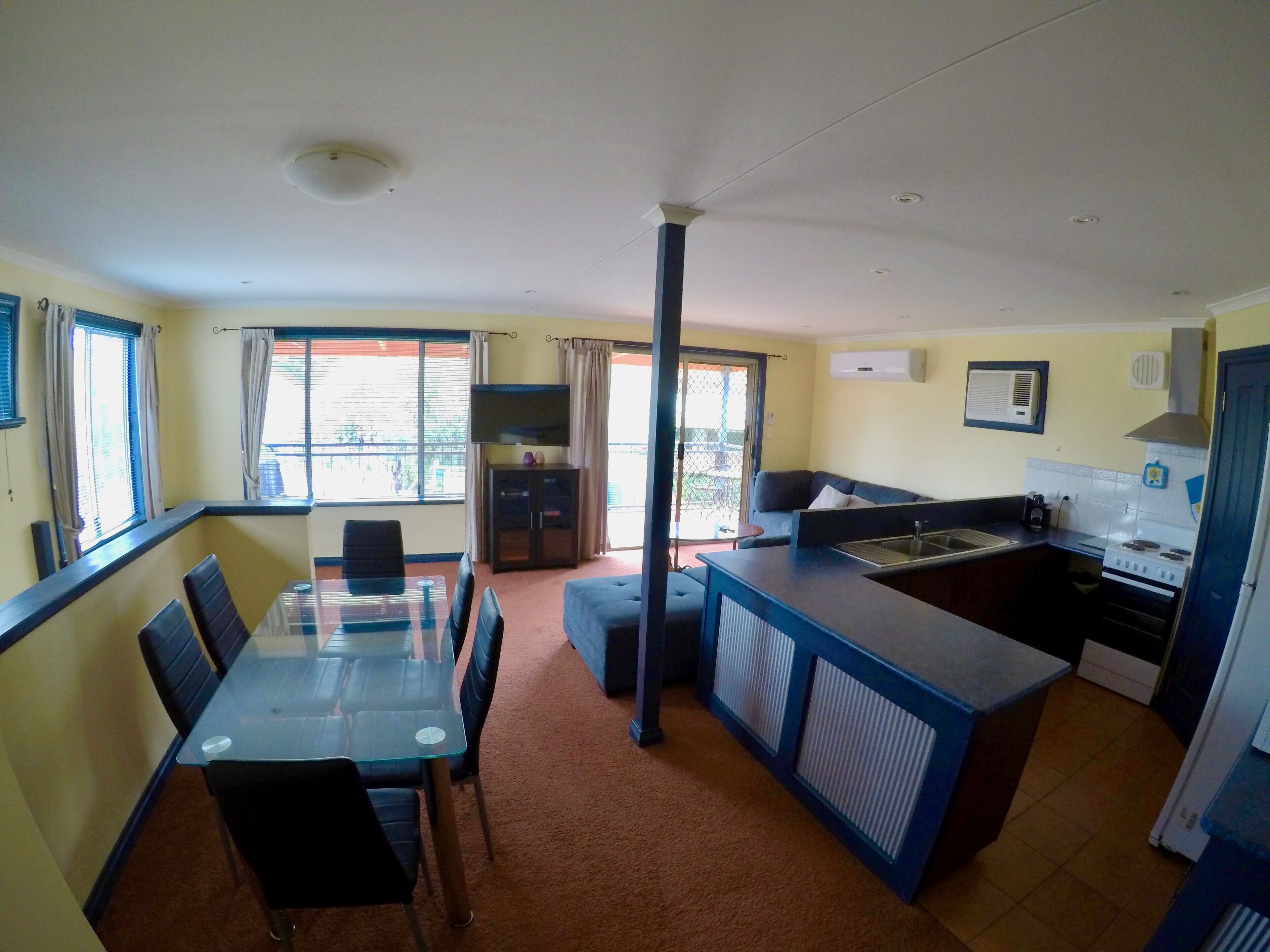 3 Bedroom Holiday House with River Views